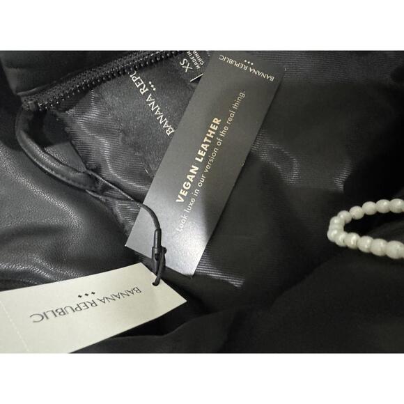 NWT Banana Republic Black Vegan Leather Puffer Zip Up Vest- Size XS - Picture 6 of 9